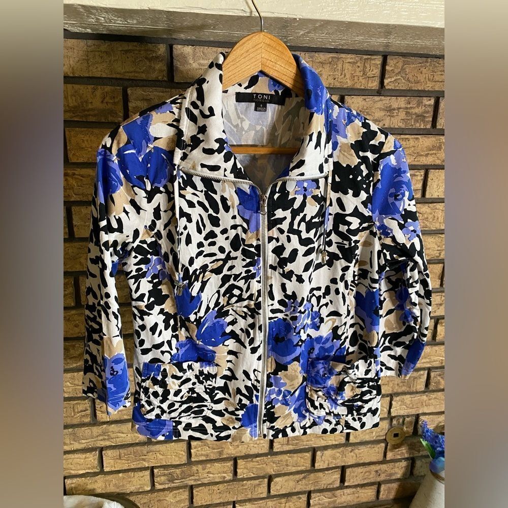 Floral animal print zip up blazer